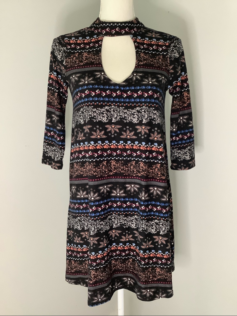 Derek Heart Black Multicolor Pattern Keyhole Swing Dress